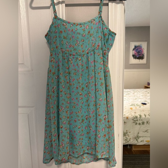 Women’s Garage summer floral dress - Picture 2 of 4